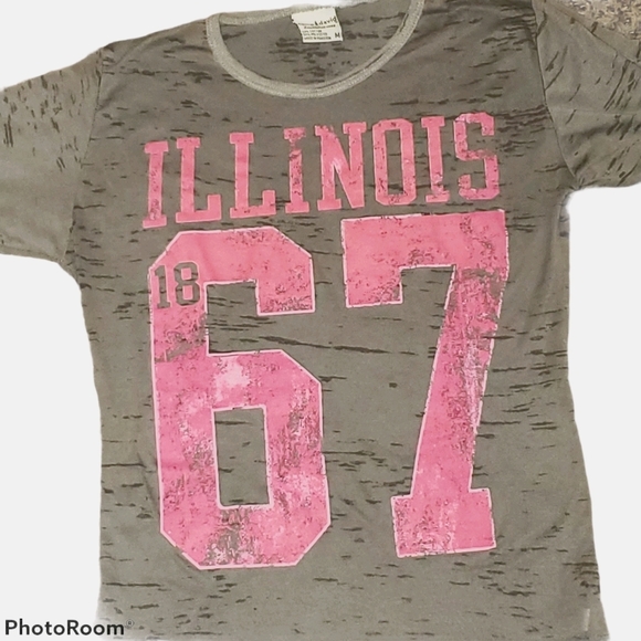 Illinois Short Sleeve Graphic Tee w Pink Lettering 0373 - Picture 2 of 5